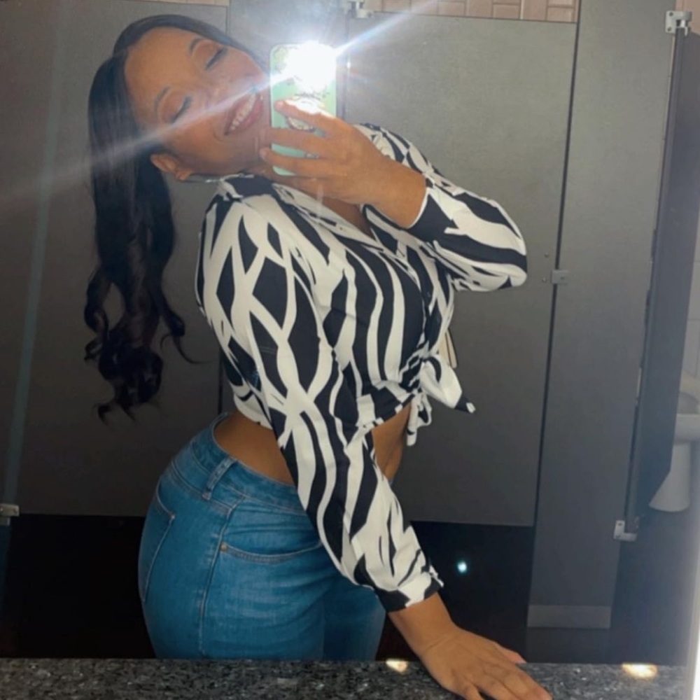 Runway Black 2-Piece: Small-XL - Picture 4 of 9